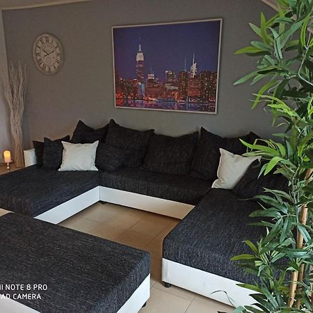 Sky Night Loft Apartment Duren Luaran gambar