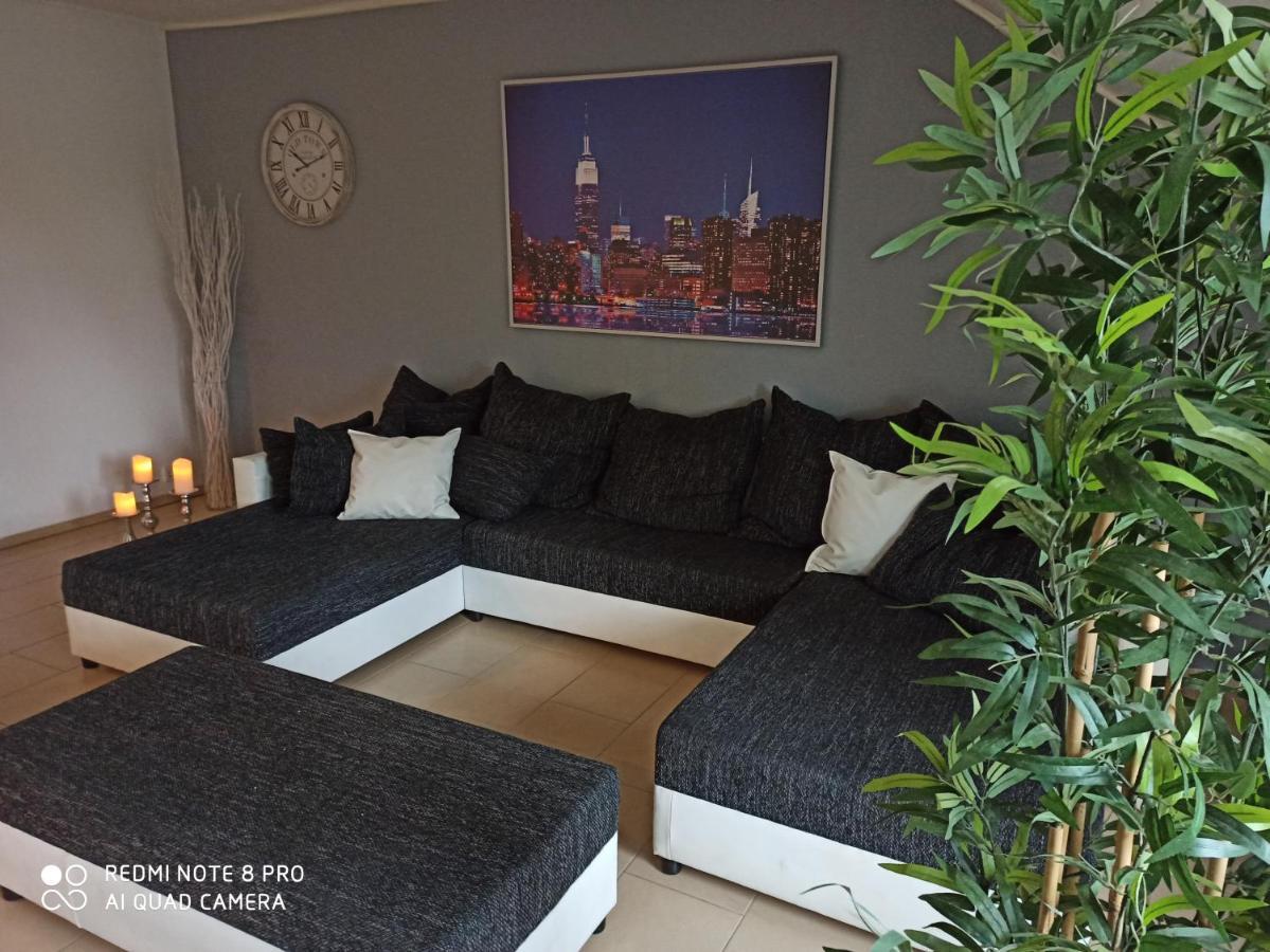 Sky Night Loft Apartment Duren Luaran gambar
