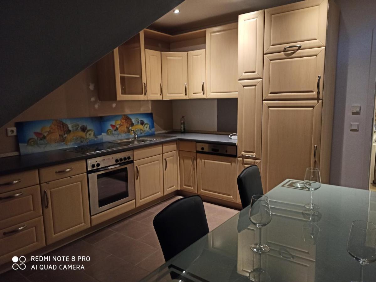 Sky Night Loft Apartment Duren Luaran gambar