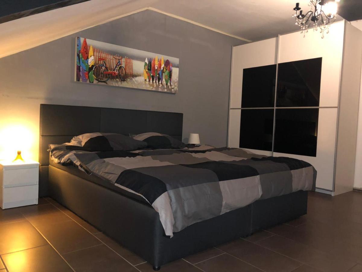 Sky Night Loft Apartment Duren Luaran gambar