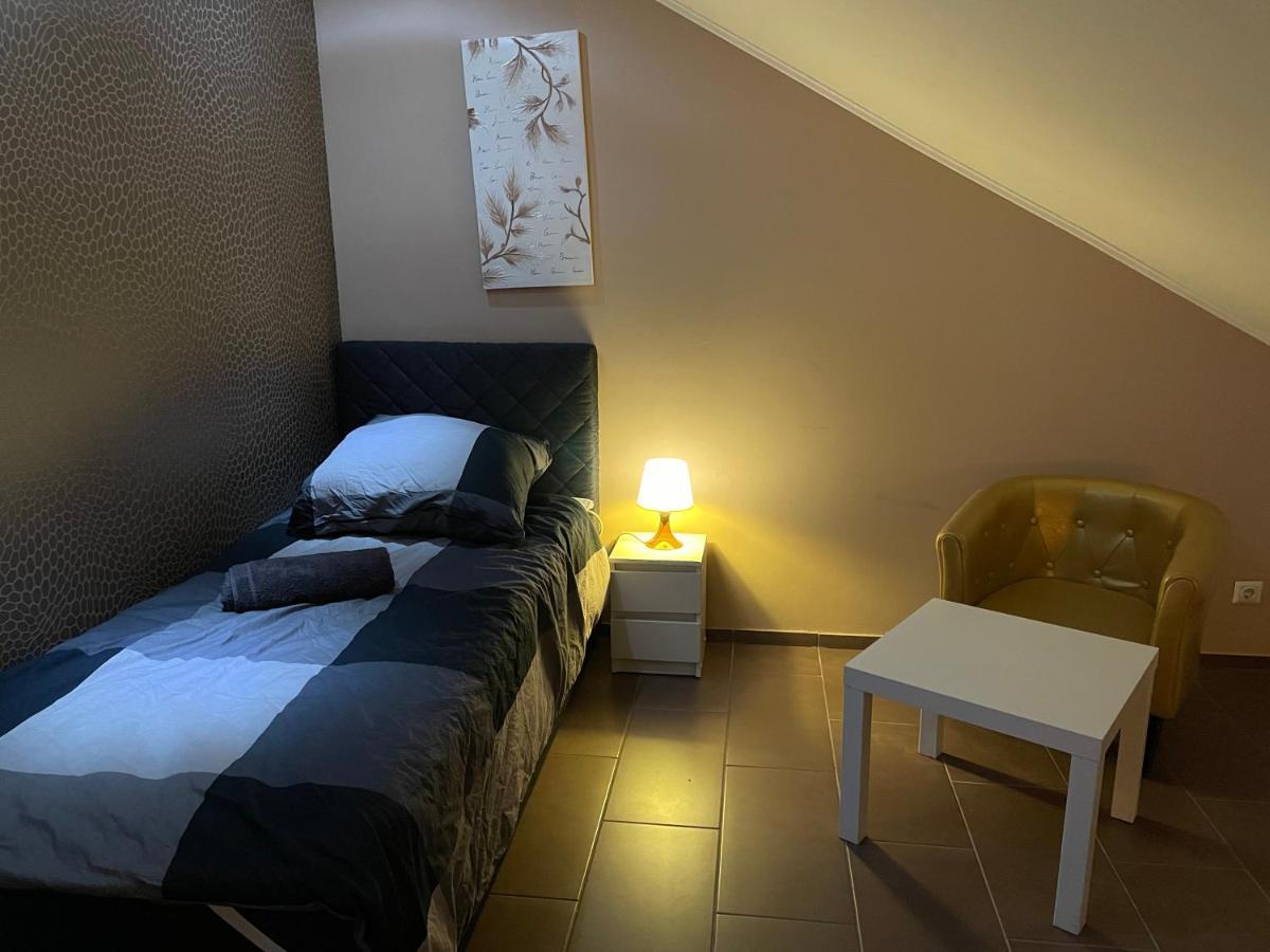 Sky Night Loft Apartment Duren Luaran gambar