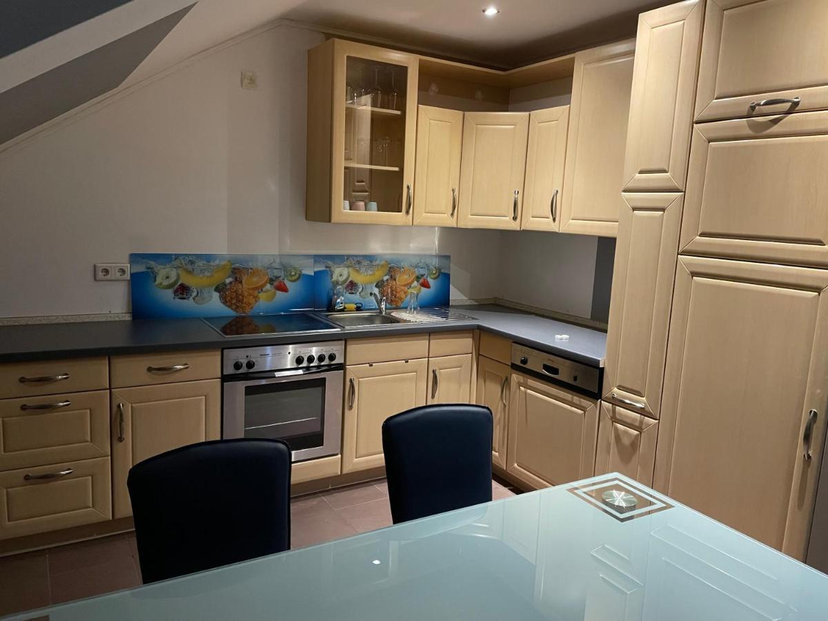 Sky Night Loft Apartment Duren Luaran gambar